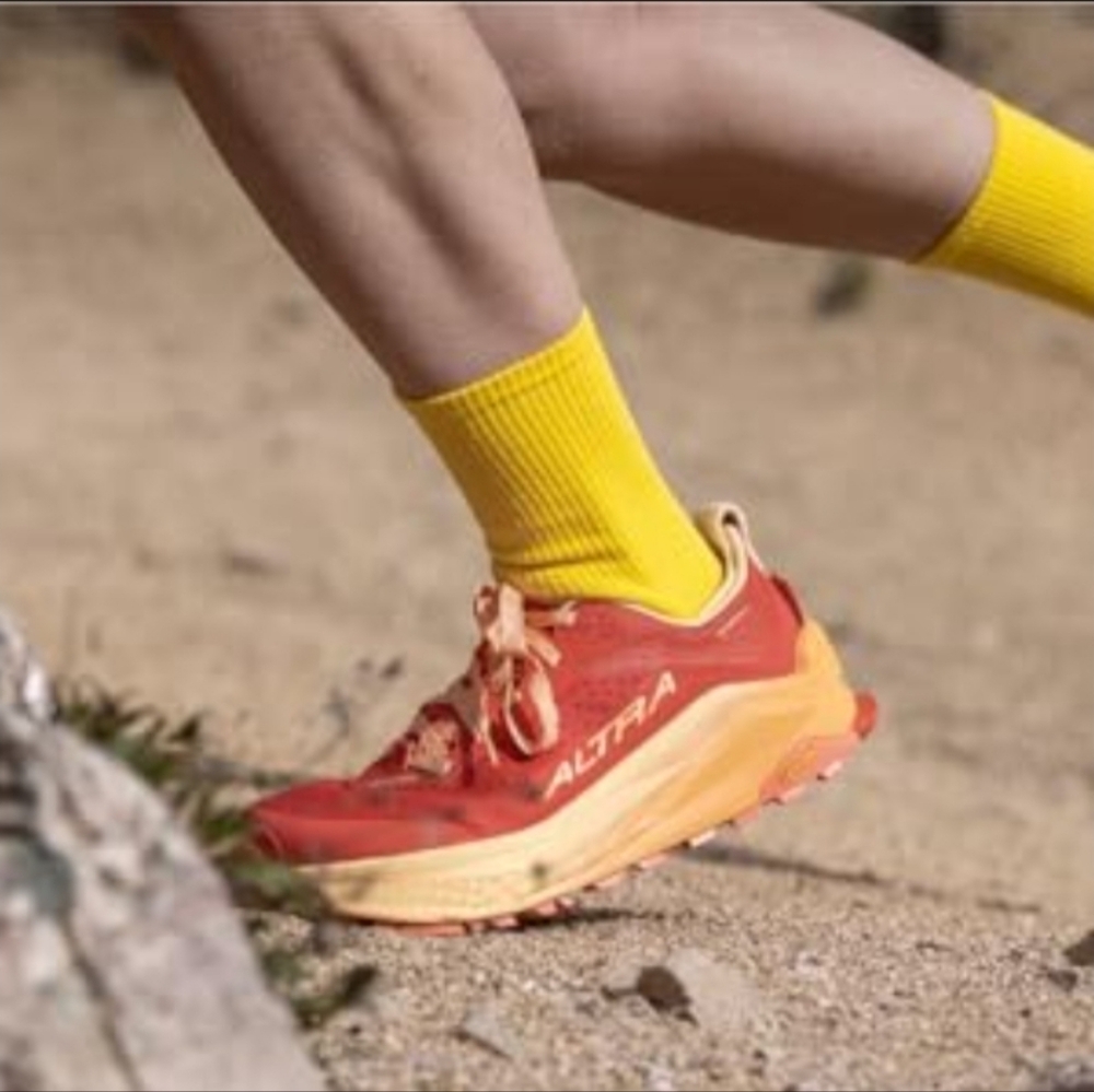 ALTRA Trail Olympus 6 Running Sneaker Ultra-Marathon Womens Wide Toe Box Red 7